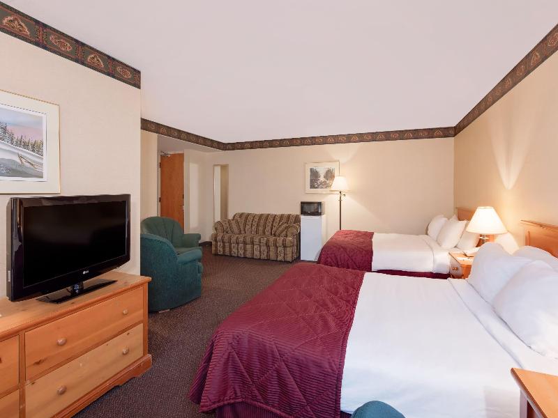 Ramada by Wyndham Pinewood Park Resort North Bay image