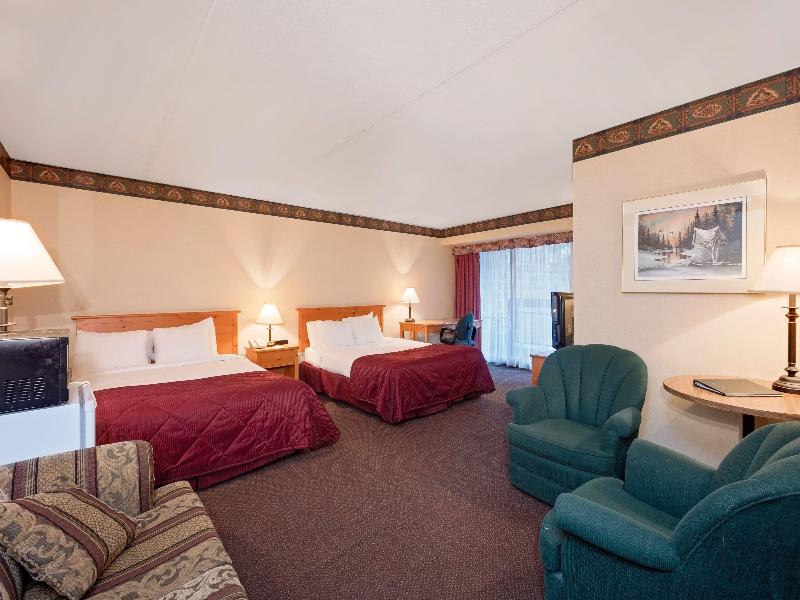 Ramada by Wyndham Pinewood Park Resort North Bay image