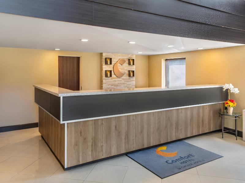 Comfort Inn Lakeshore image