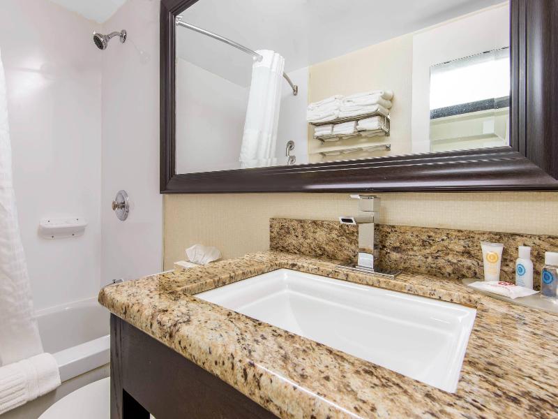 Comfort Inn Airport North Bay image