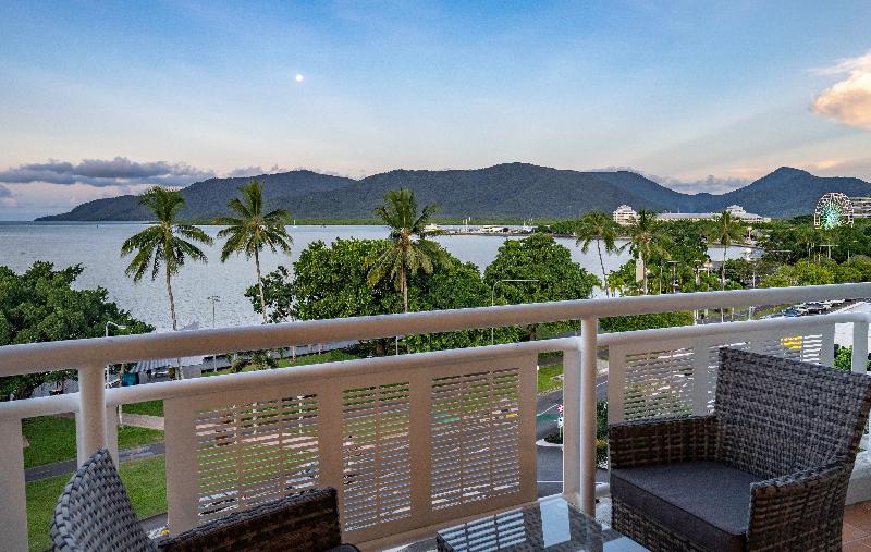 DoubleTree by Hilton Hotel Cairns image