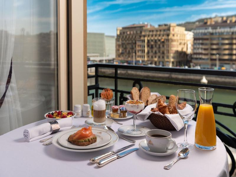 Hotel Maria Cristina image
