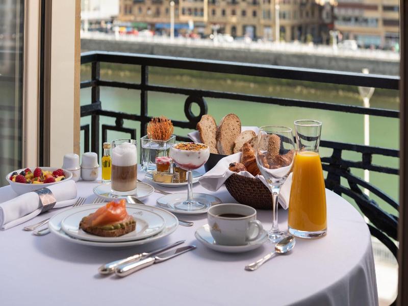 Hotel Maria Cristina image
