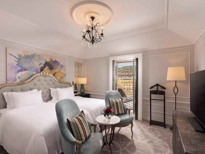 Hotel Maria Cristina image