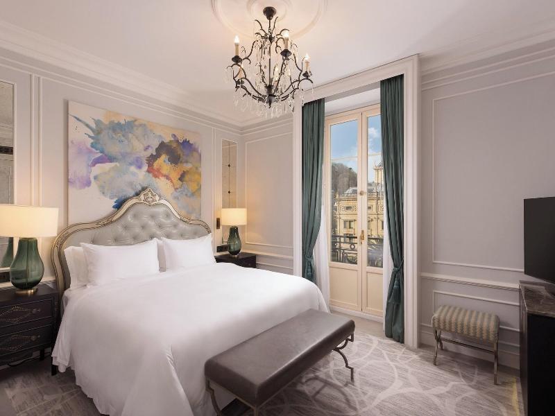 Hotel Maria Cristina image