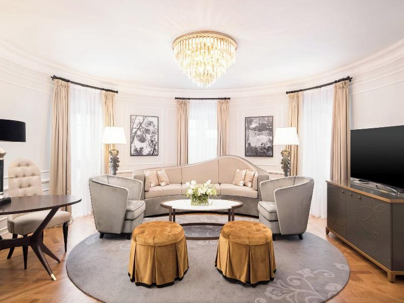 Hotel Maria Cristina image