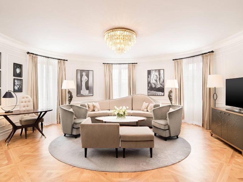 Hotel Maria Cristina image