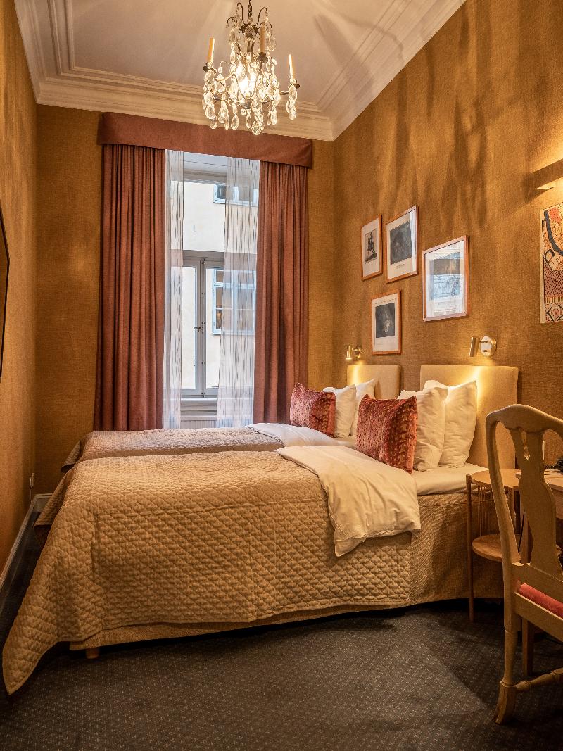 Lady Hamilton Hotel
