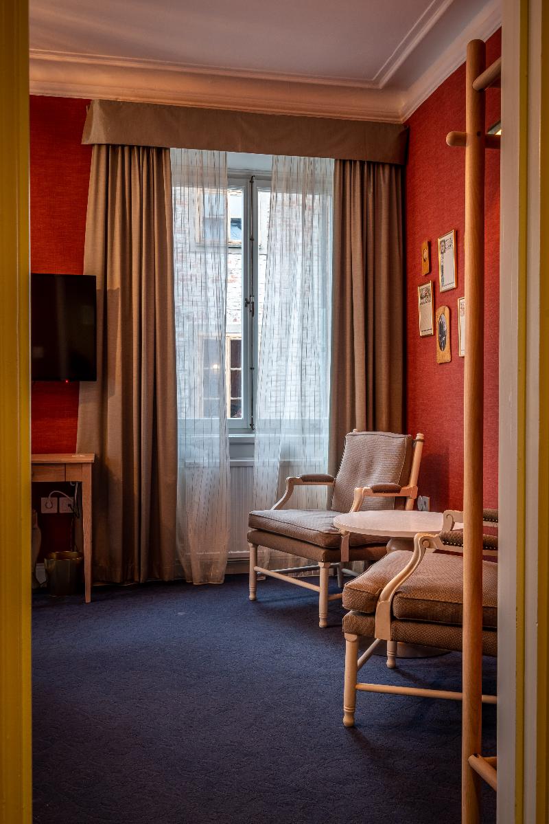 Lady Hamilton Hotel