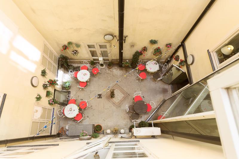 Lady Hamilton Hotel