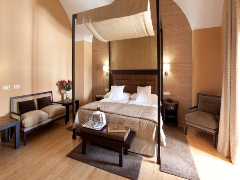 Hospes Palacio de Arenales & SPA image
