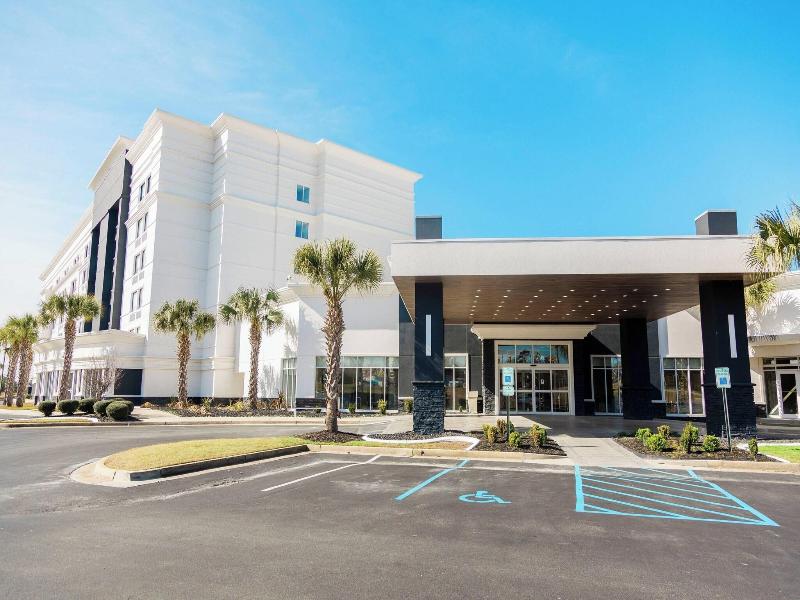 Holiday Inn Hotel & Suites