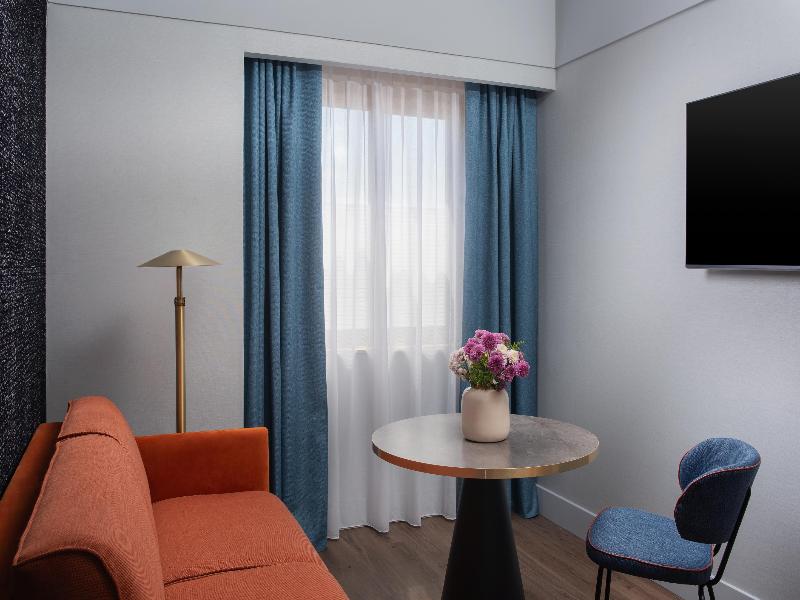 NH Firenze image