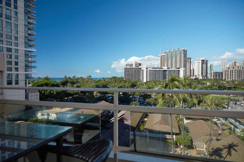 Regency On Beachwalk Waikiki By Outrigger