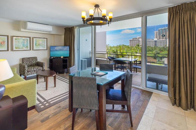 Regency On Beachwalk Waikiki By Outrigger