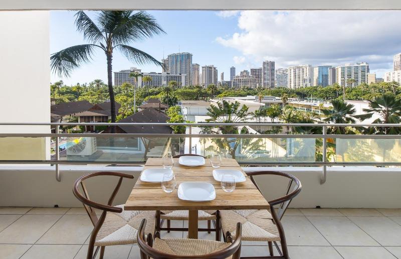 Regency On Beachwalk Waikiki By Outrigger