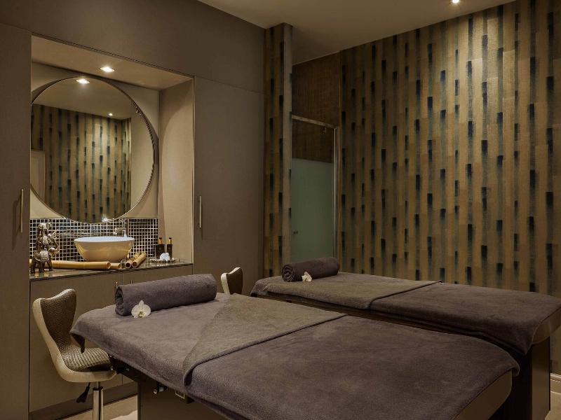 lion quays hotel  image