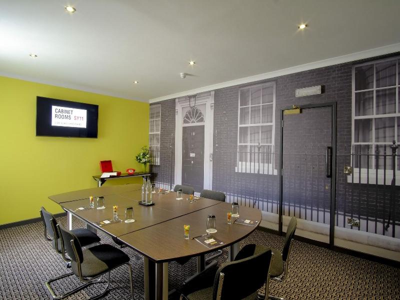 lion quays hotel  image