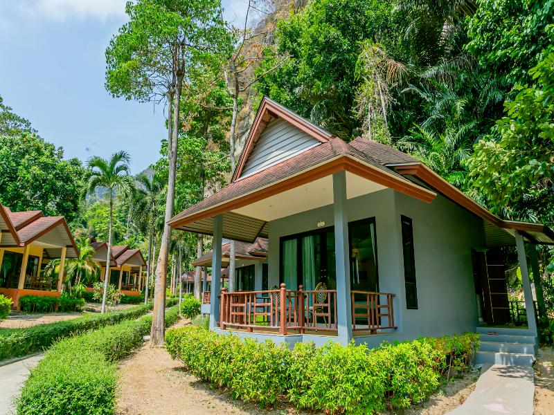 Tonsai Bay Resort image