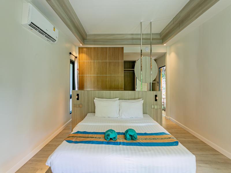 Tonsai Bay Resort image