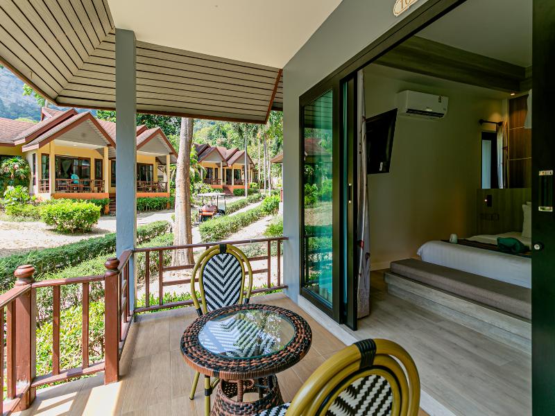 Tonsai Bay Resort image