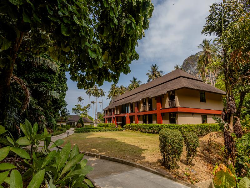 Tonsai Bay Resort image