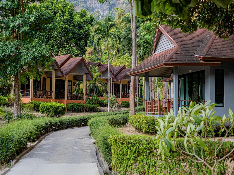 Tonsai Bay Resort image