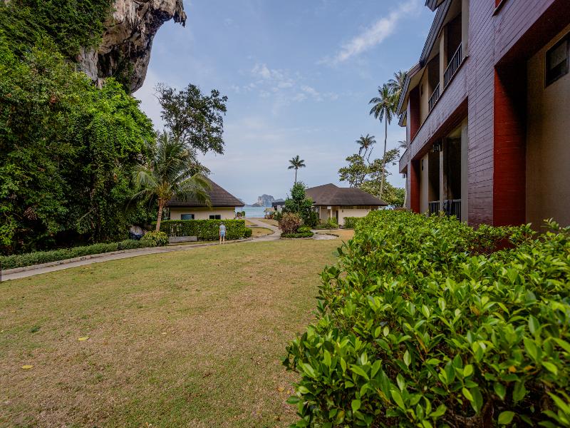 Tonsai Bay Resort image