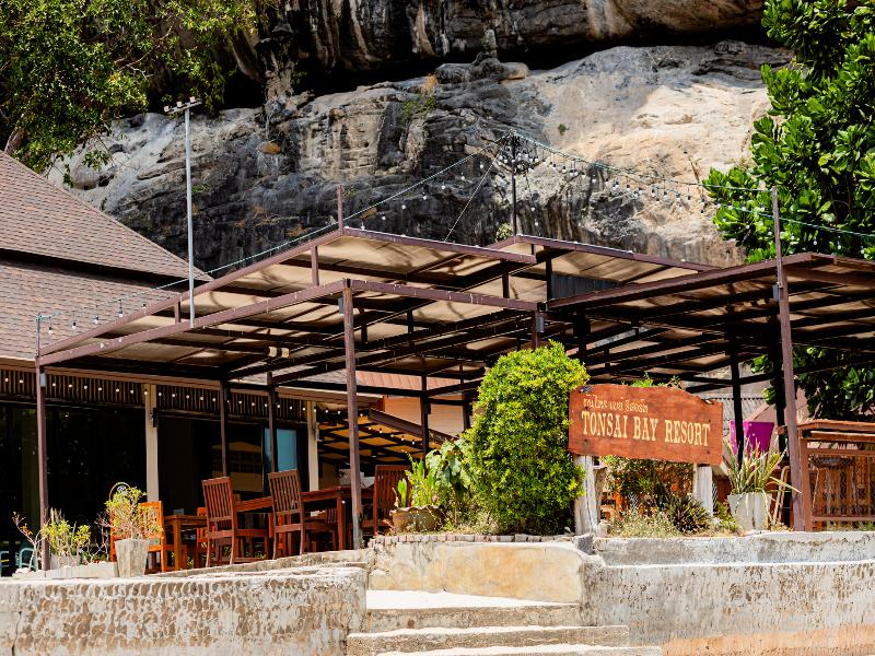 Tonsai Bay Resort image