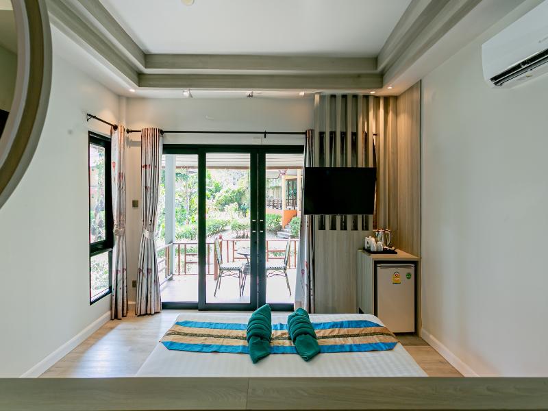 Tonsai Bay Resort image