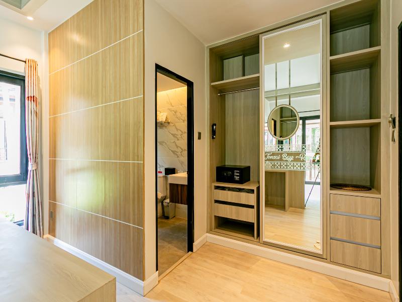 Tonsai Bay Resort image