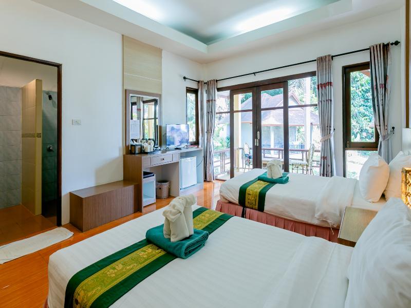 Tonsai Bay Resort image