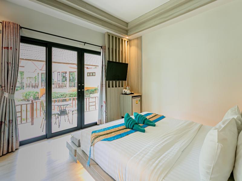 Tonsai Bay Resort image