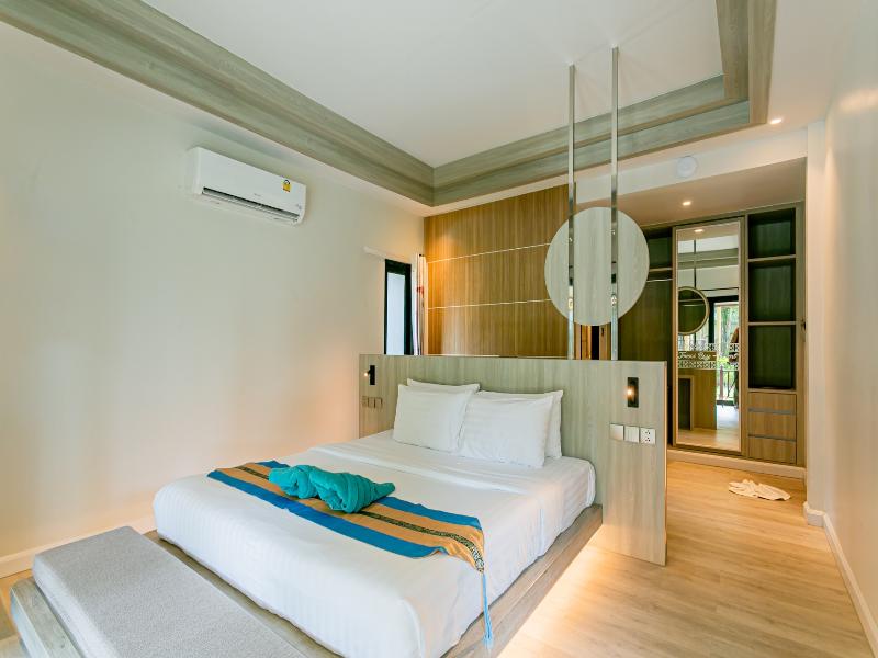 Tonsai Bay Resort image