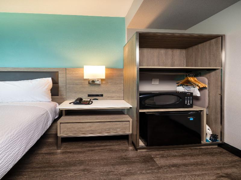 Travelodge by Wyndham LAX South image