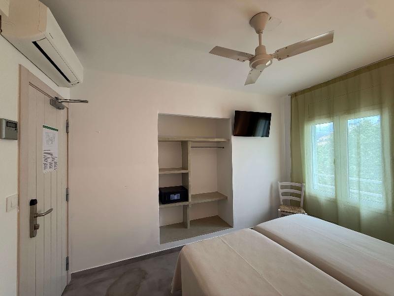 Hostal Rom image