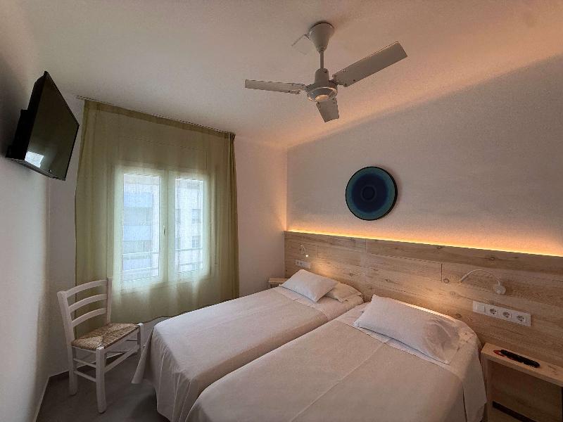 Hostal Rom image