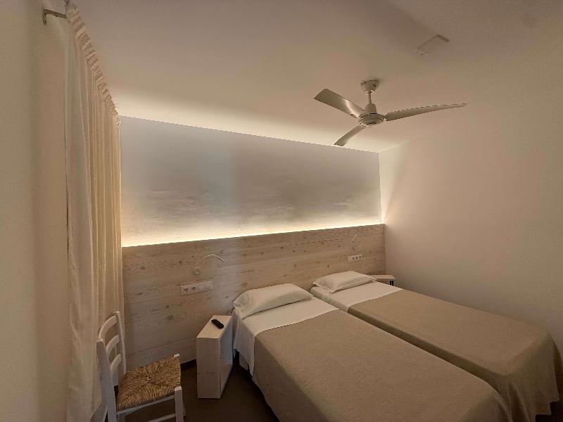 Hostal Rom image
