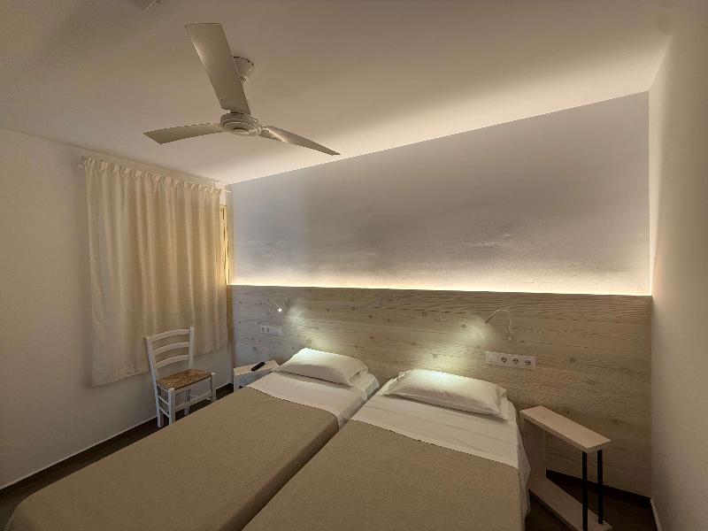Hostal Rom image