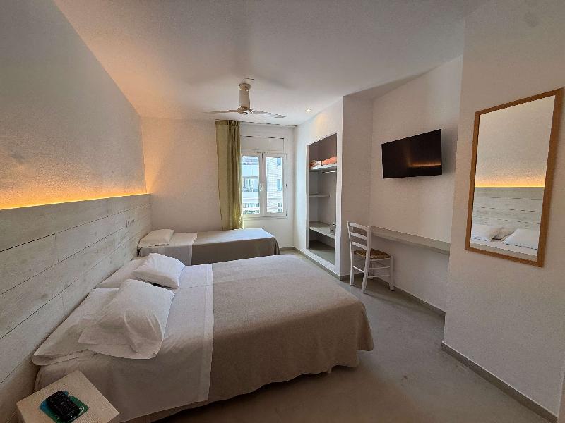 Hostal Rom image