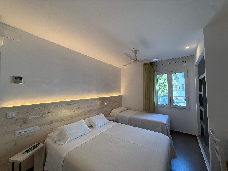 Hostal Rom image