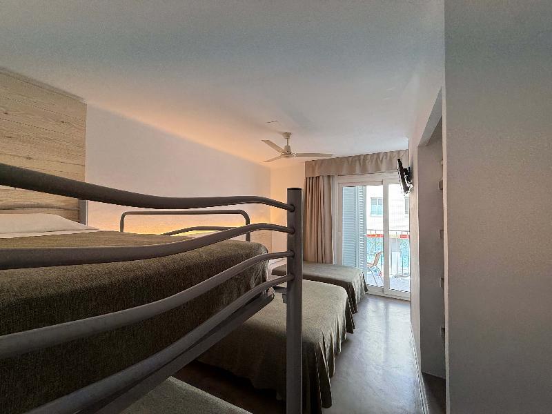 Hostal Rom image
