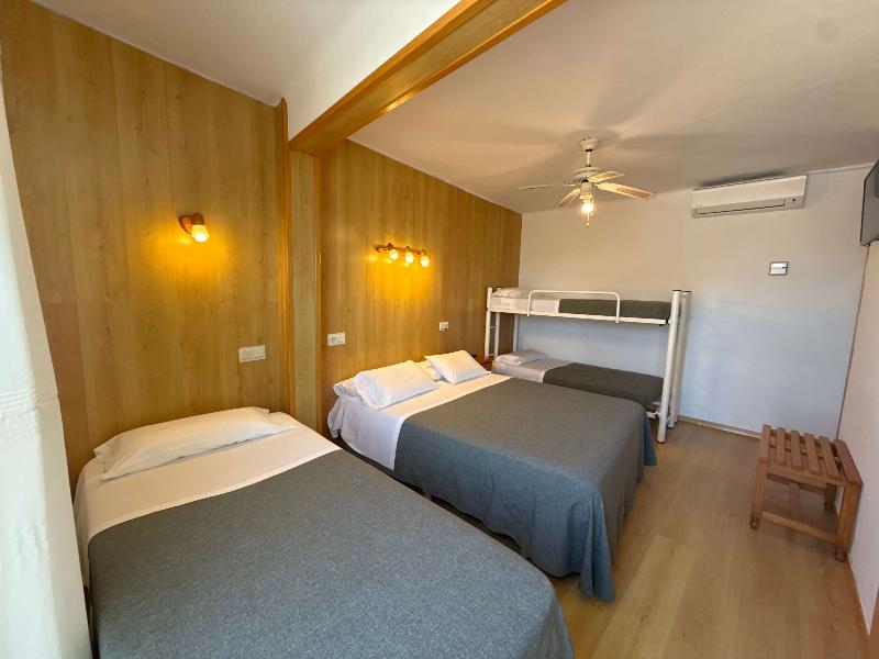 Hostal Rom image