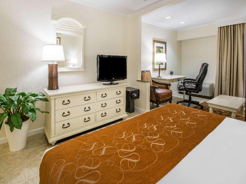 Comfort Suites Paradise Island image