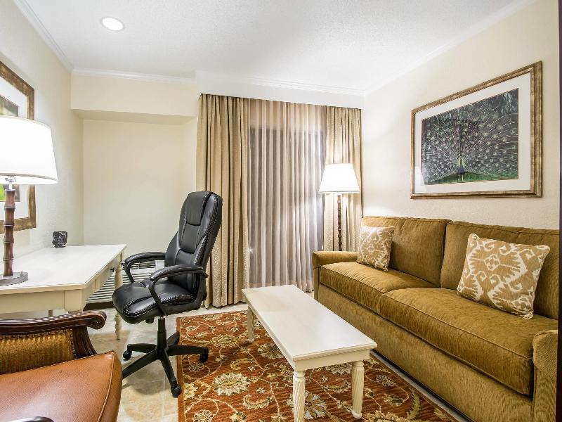 Comfort Suites Paradise Island image