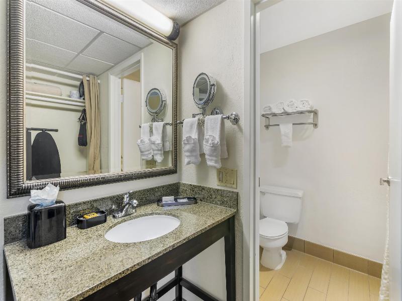 BEST WESTERN PLUS Garden Court Inn image
