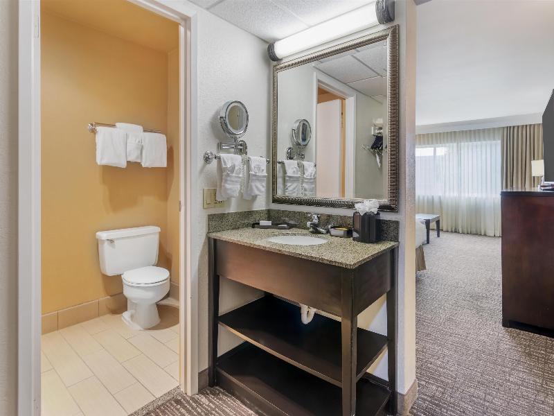 BEST WESTERN PLUS Garden Court Inn image