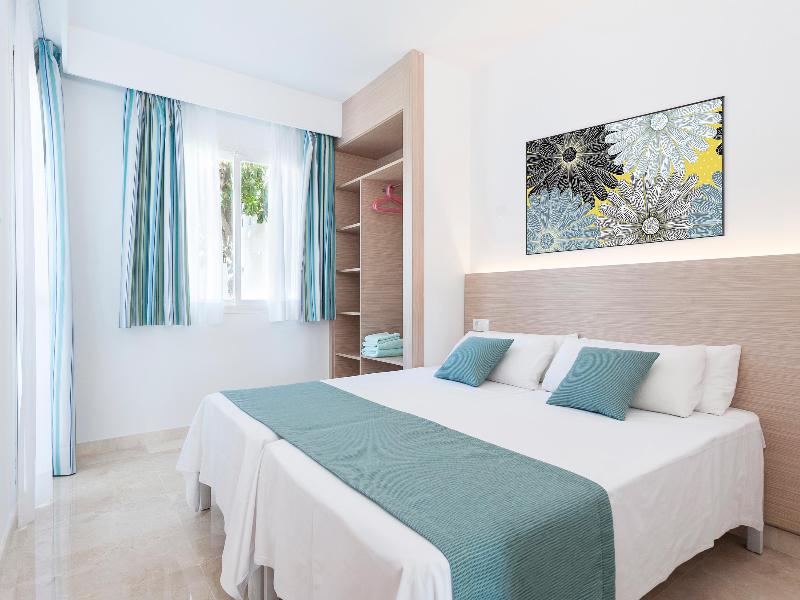 TWO BEDROOMS APARTMENT WITH TERRACE OR BALCONY