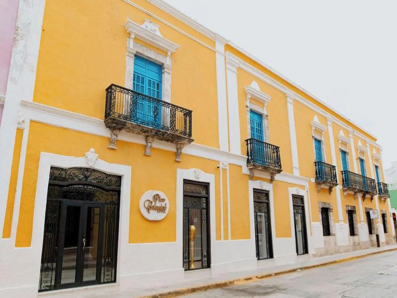Plaza Colonial