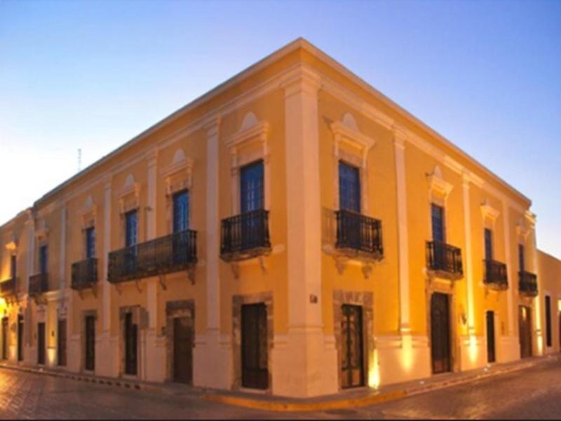 Plaza Colonial
